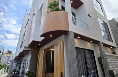 Miete eines modernen Eckhauses im Stadtteil Hai Chau, Da Nang, Vietnam